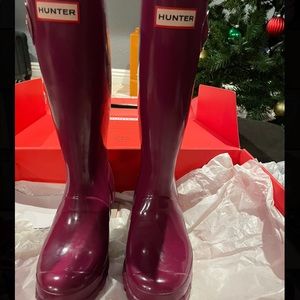 Violet color hunter boots in a size 4B only worn a handful of times.